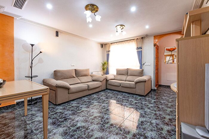 Casas en venta y pisos alquiler - 3