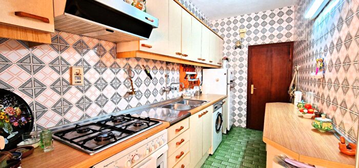 Casas en venta y pisos alquiler - 3