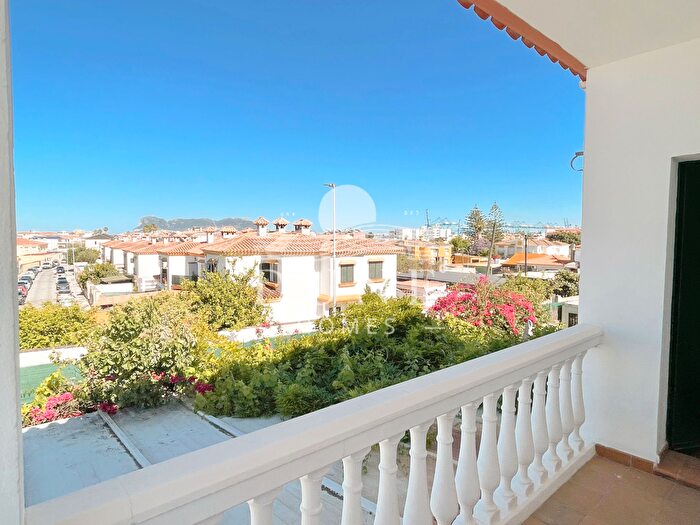 Casas en venta y pisos alquiler - 3