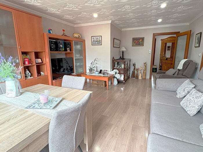 Casas en venta y pisos alquiler - 3