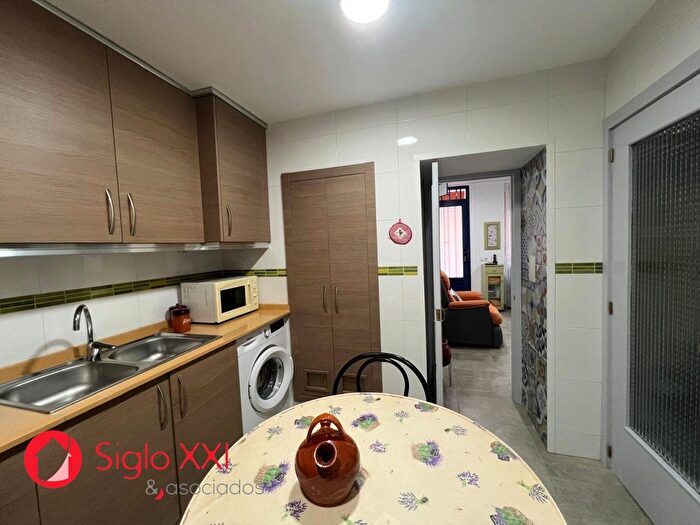 Casas en venta y pisos alquiler - 3