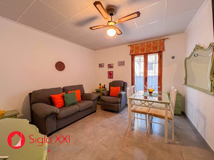 Casas en venta y pisos alquiler - 1