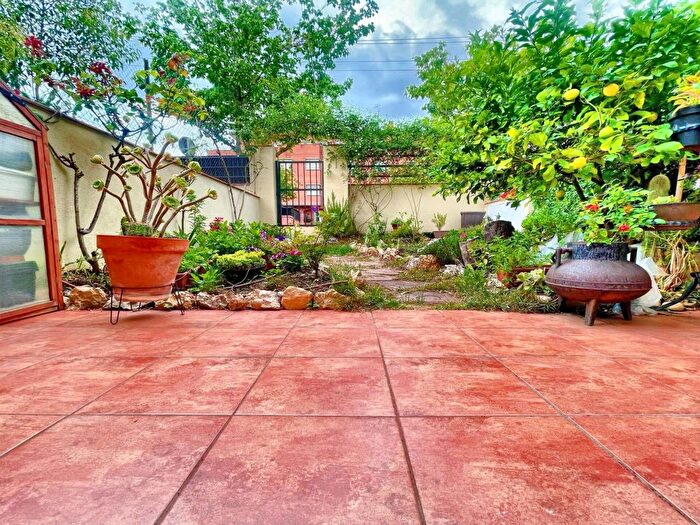 Casas en venta y pisos alquiler - 3