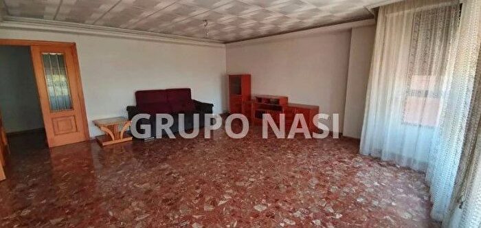 Casas en venta y pisos alquiler - 3
