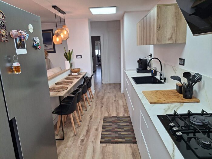 Casas en venta y pisos alquiler - 3