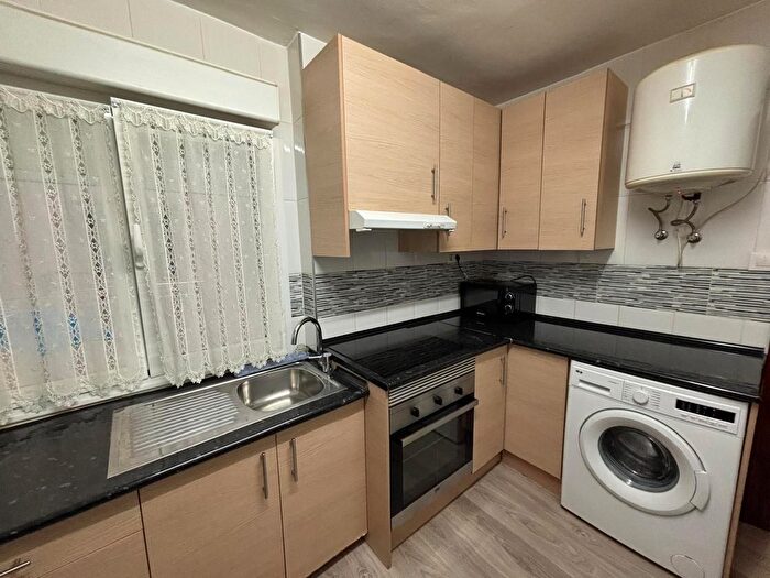 Casas en venta y pisos alquiler - 3