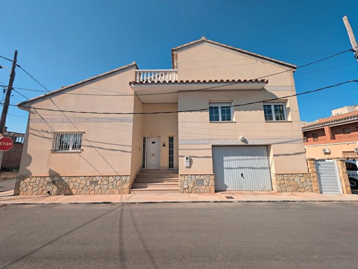 Casa en venta en Deltebre, Tarragona de 6 habitaciones