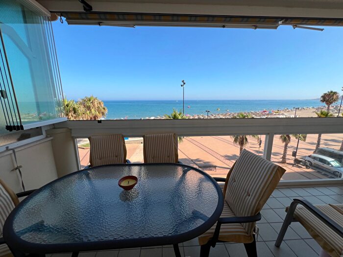 Piso en alquiler en Las Gaviotas Carvajal, Fuengirola de 4 habitaciones