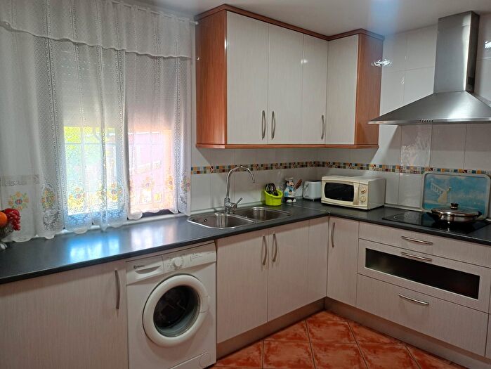 Casas en venta y pisos alquiler - 3