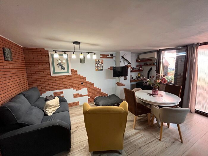 Casas en venta y pisos alquiler - 2