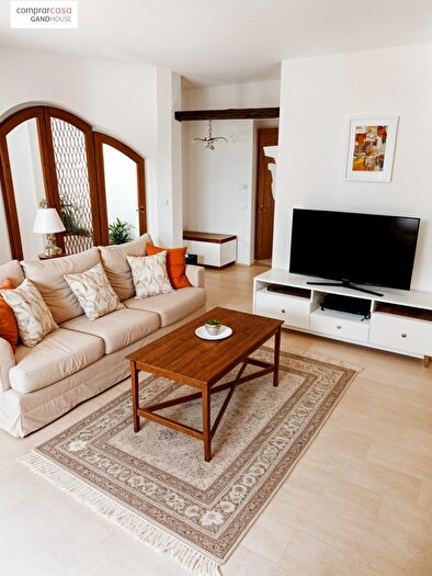 Casas en venta y pisos alquiler - 3