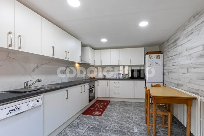 Casas en venta y pisos alquiler - 3
