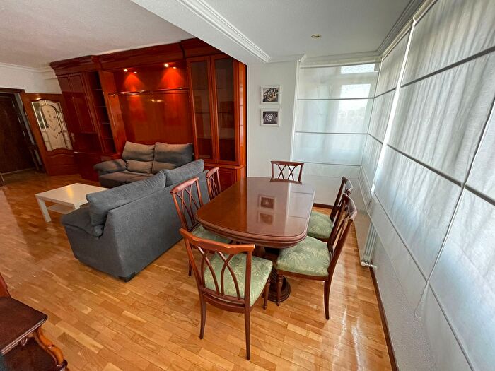 Casas en venta y pisos alquiler - 3