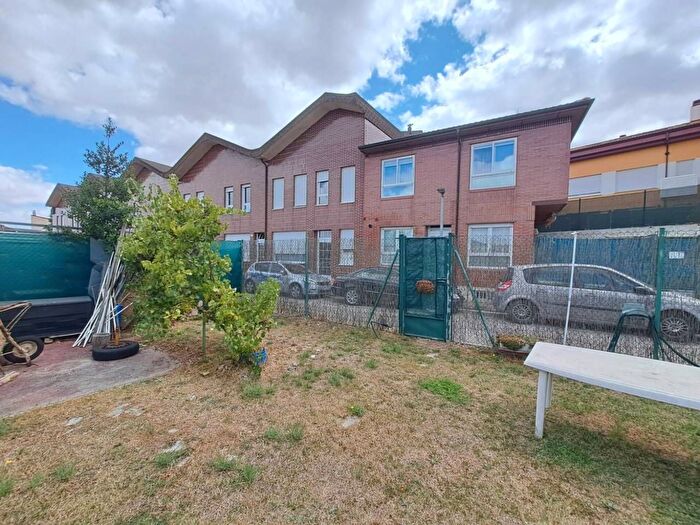 Casas en venta y pisos alquiler - 1