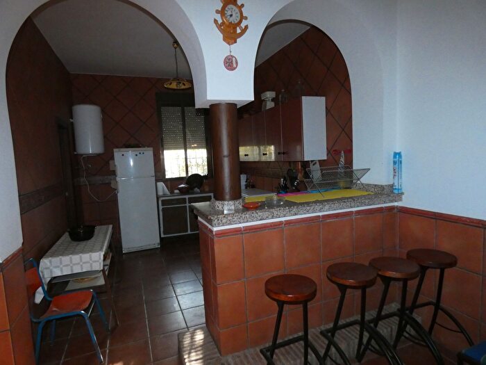 Casas en venta y pisos alquiler - 3