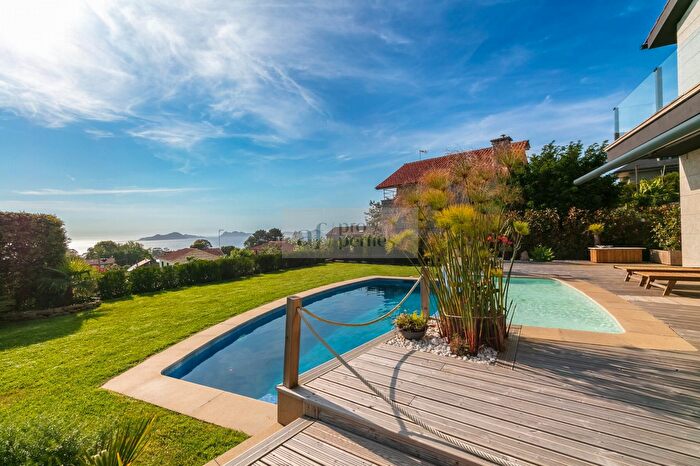 Casa en venta en Coruxo Oia Saiáns, Vigo de 4 habitaciones