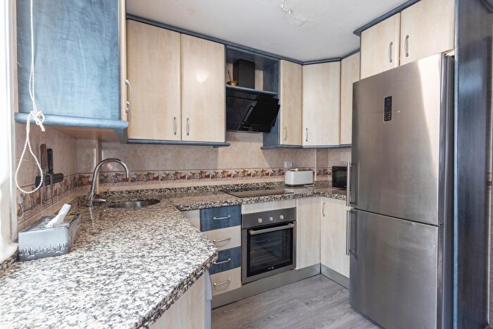 Casas en venta y pisos alquiler - 2