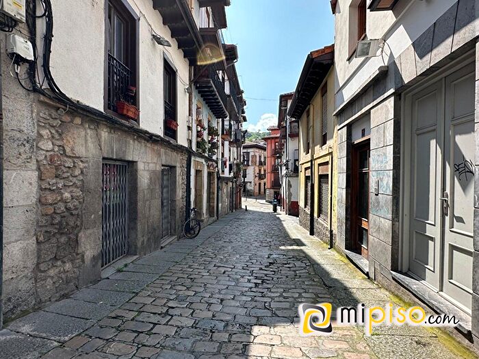 Casas en venta y pisos alquiler - 1