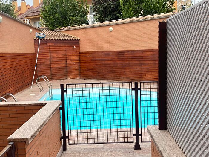Casas en venta y pisos alquiler - 1