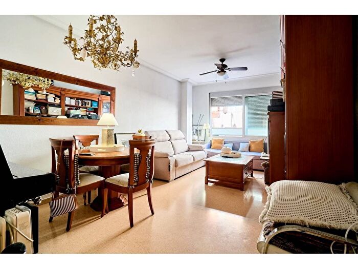 Casas en venta y pisos alquiler - 1