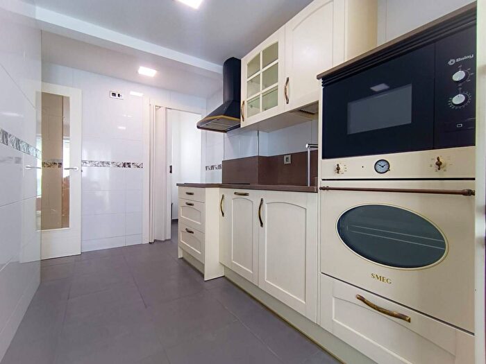 Casas en venta y pisos alquiler - 3