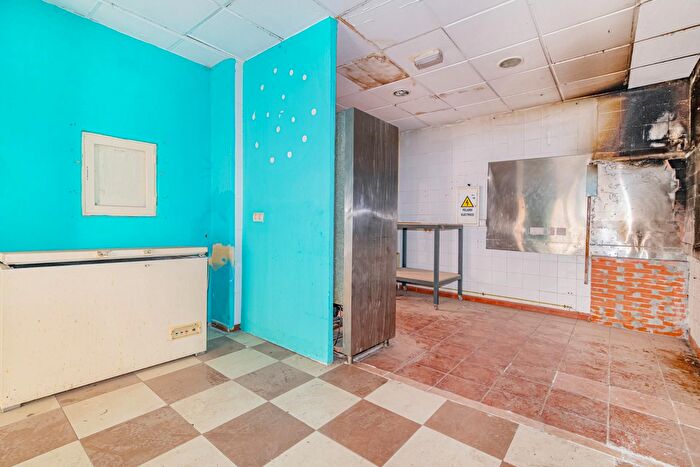 Casas en venta y pisos alquiler - 3