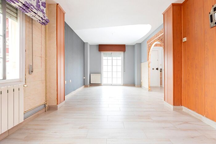 Casas en venta y pisos alquiler - 3