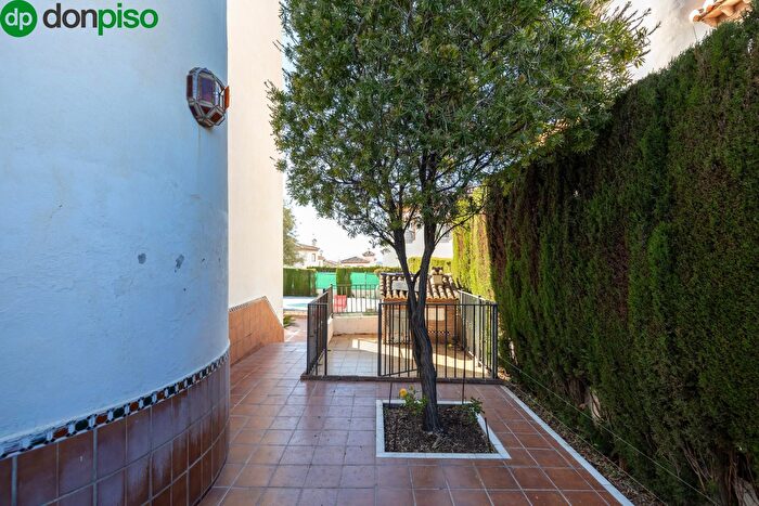 Casas en venta y pisos alquiler - 3