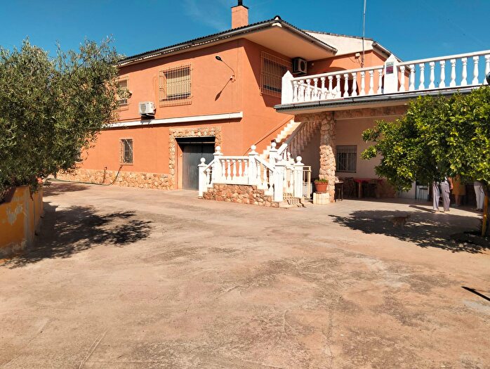 Casa en venta en Vilamarxant, Valencia de 5 habitaciones