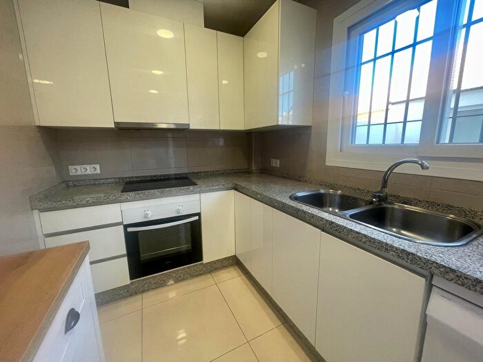 Casas en venta y pisos alquiler - 2