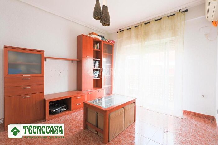 Casas en venta y pisos alquiler - 1