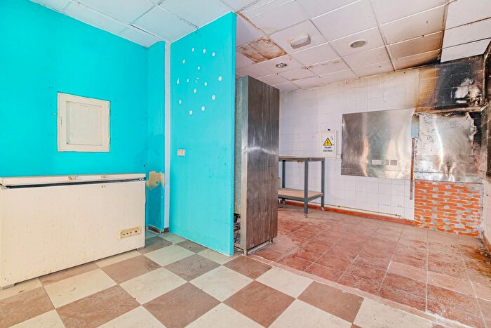 Casas en venta y pisos alquiler - 3