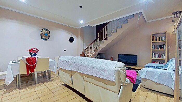 Casas en venta y pisos alquiler - 1