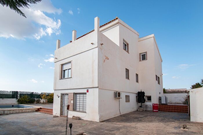 Casas en venta y pisos alquiler - 3