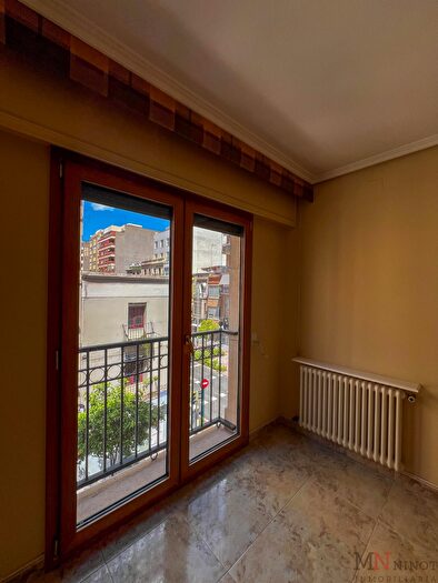 Casas en venta y pisos alquiler - 3