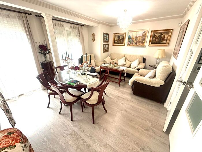 Casas en venta y pisos alquiler - 1