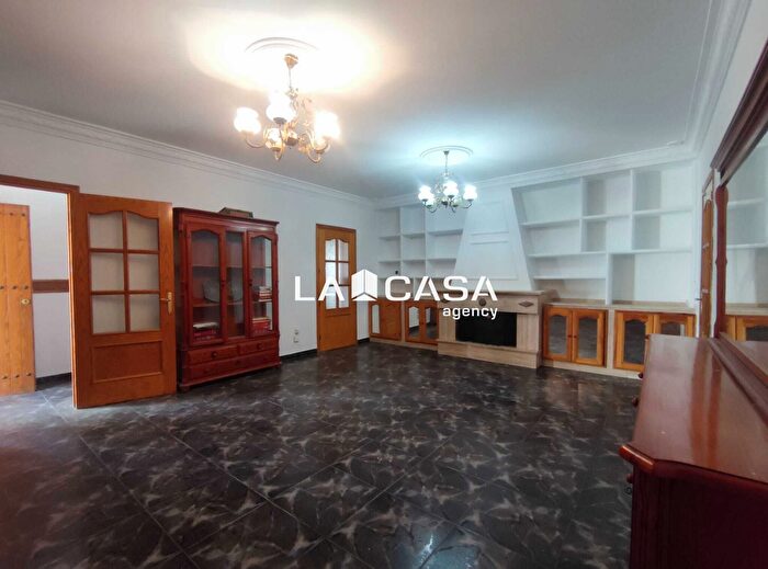 Casas en venta y pisos alquiler - 3