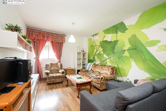 Casas en venta y pisos alquiler - 3