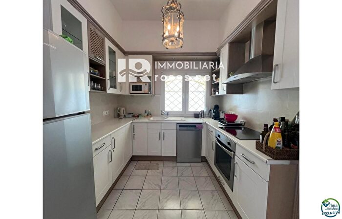 Casas en venta y pisos alquiler - 3