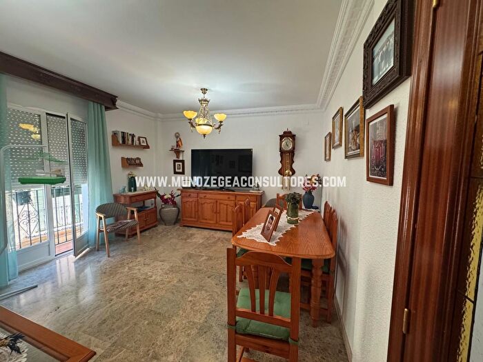 Casas en venta y pisos alquiler - 1