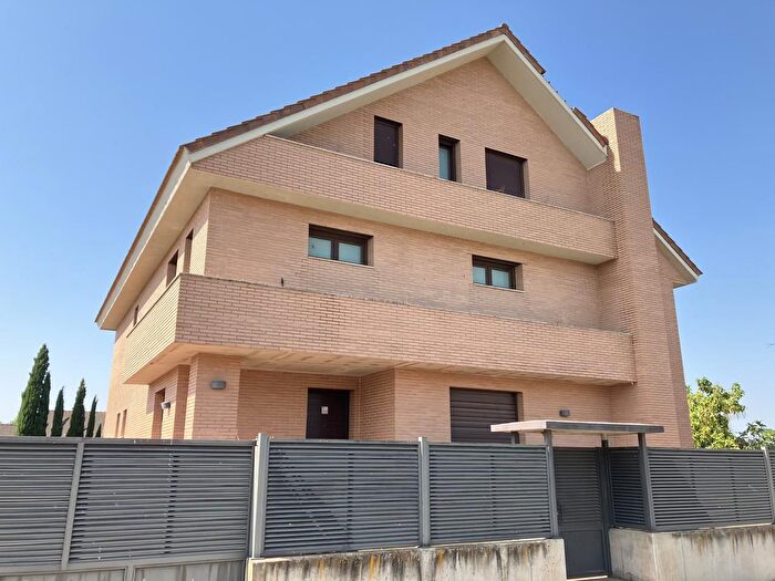 Casa en venta en Valdetorres de Jarama, Madrid de 6 habitaciones