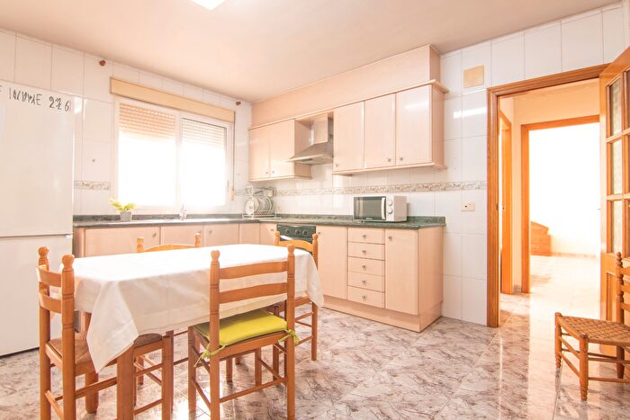 Casas en venta y pisos alquiler - 1