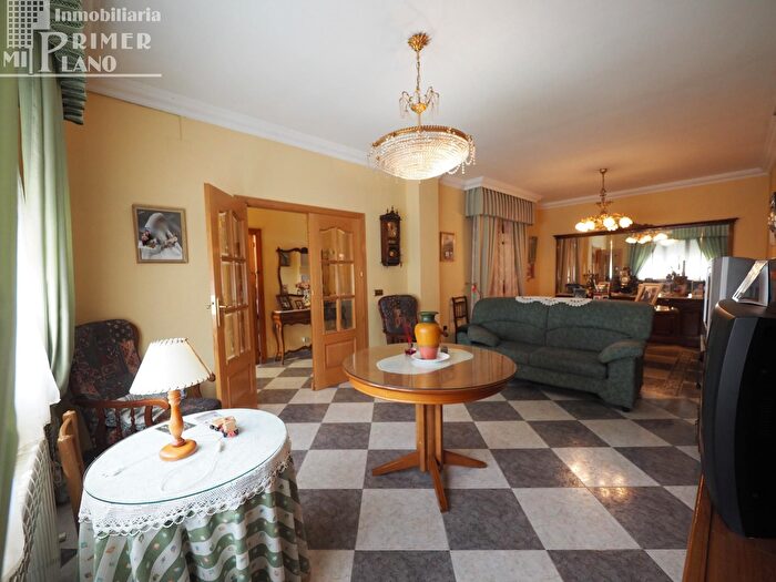 Casas en venta y pisos alquiler - 1