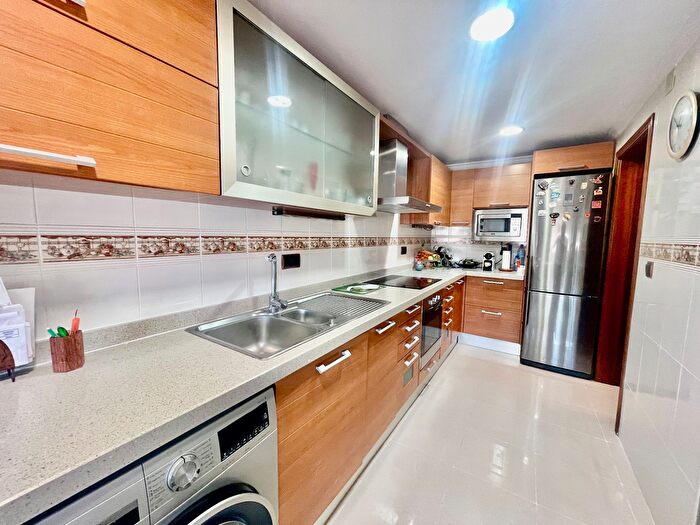Casas en venta y pisos alquiler - 3