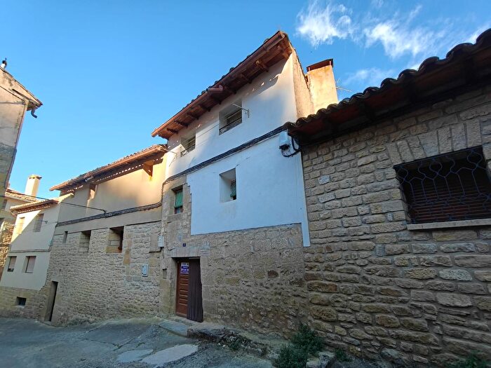 Casa en venta en Uncastillo, Zaragoza de 4 habitaciones