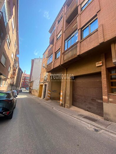 Casas en venta y pisos alquiler - 1