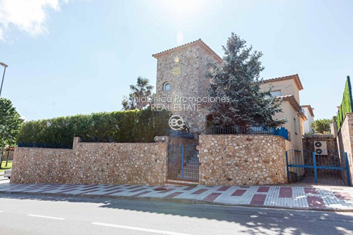 Casas en venta y pisos alquiler - 1