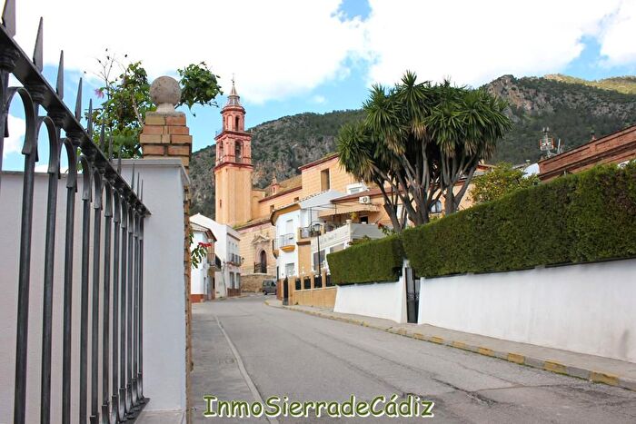 Casa en venta en Algodonales, Cádiz de 5 habitaciones