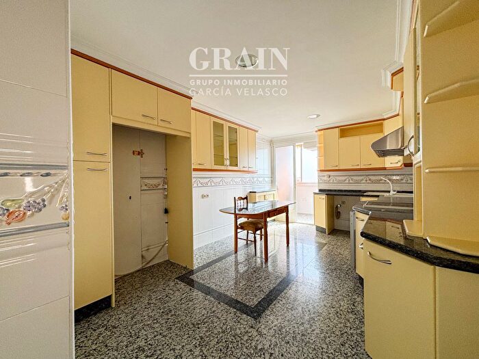 Casas en venta y pisos alquiler - 3