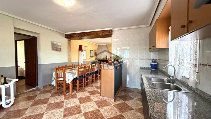 Casas en venta y pisos alquiler - 3
